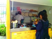 渭濱中學(xué)門口